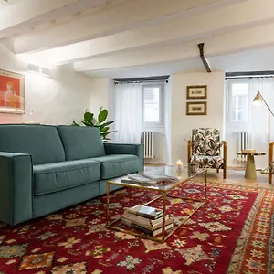 https://apt-pitti-tuscan-charming.it-tuscanyhotel.com