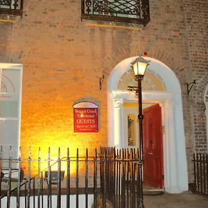 Baggot Court Townhouse 3* Dublino