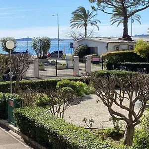 https://charmant-appartement-bord-de-mer-plage.fr-provencehotel.com